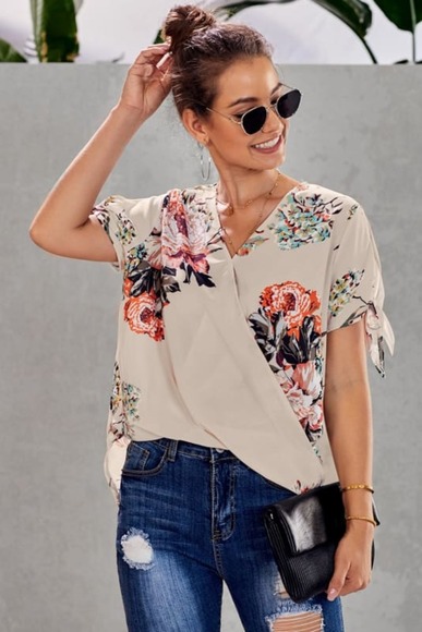 High-Low Floral Twist Front Top - Picture 4 of 9